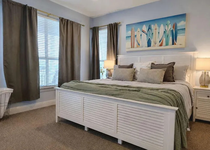 House With Water Views Pools & Short Walk To Gulf Shores