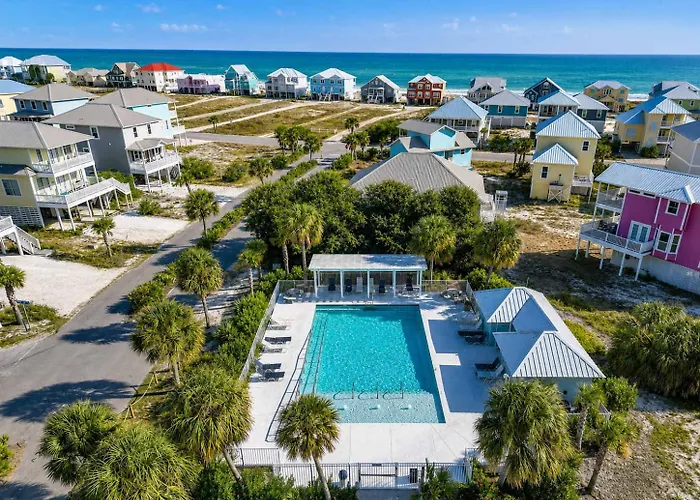 House With Water Views Pools & Short Walk To *