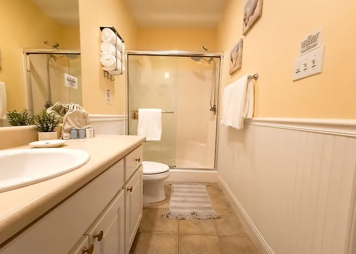 House With Water Views Pools & Short Walk To
