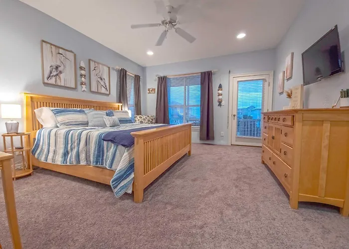House With Water Views Pools & Short Walk To Holiday home Gulf Shores